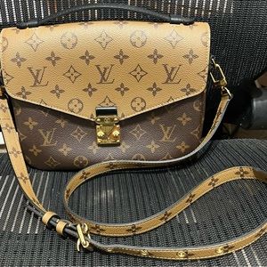 Louis Vuitton Reverse Monogram Pochette Métis